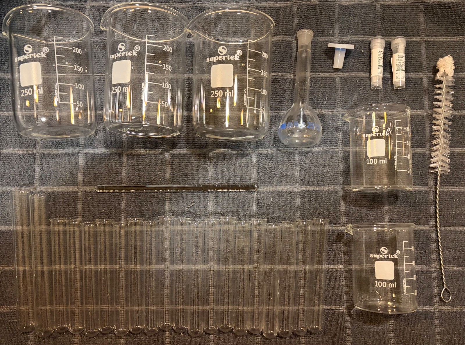 Brand New Science Interactive Biology/Chemistry laboratory equipment kit