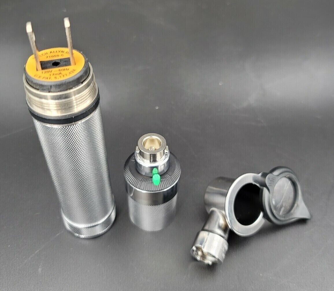 Welch Allyn Pneumatic Otoscope Set w/ Rechargeable Plug-In Handle – collectible