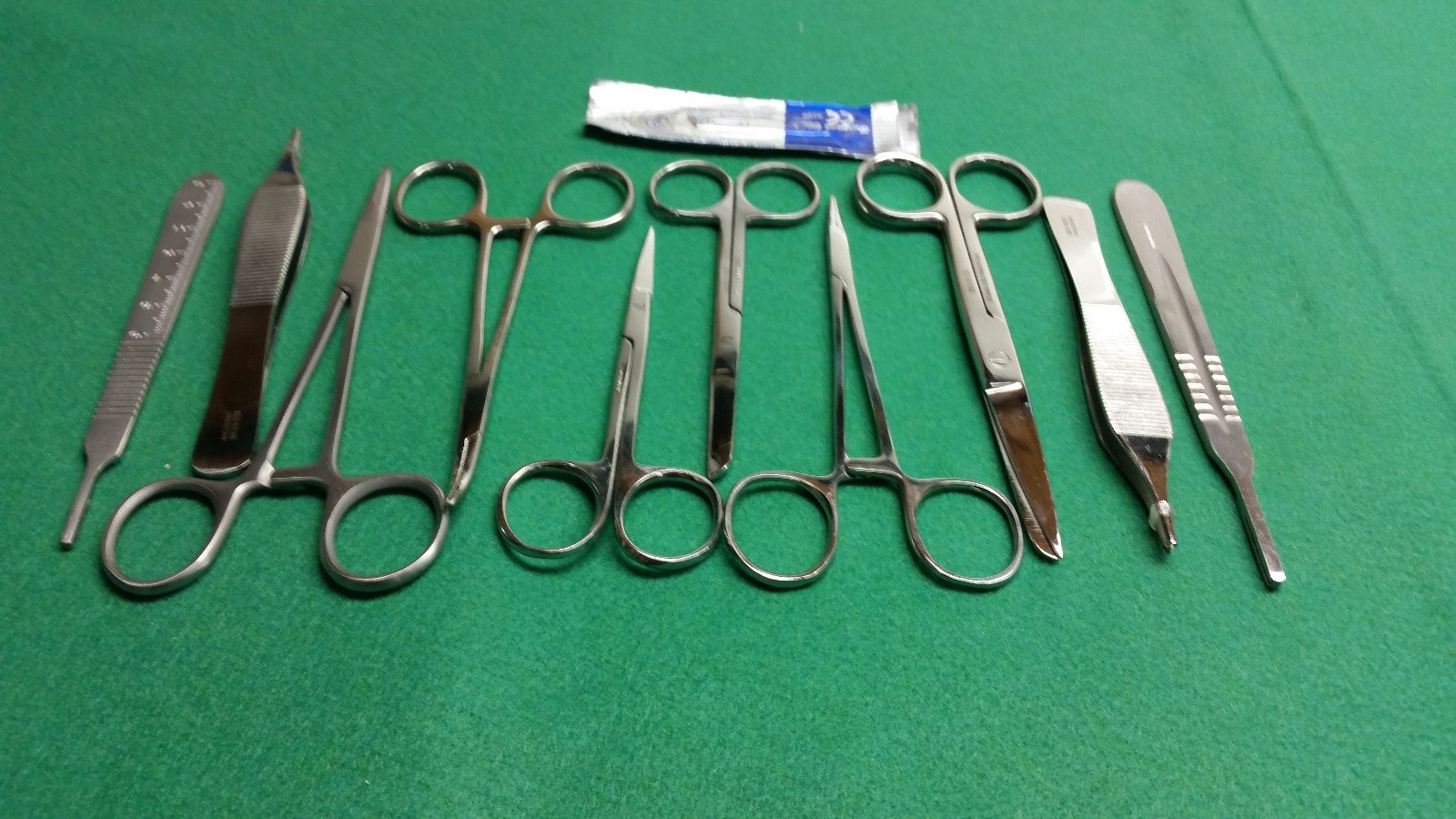 30 PC SURGICAL SURGERY INSTRUMENTS FORCEPS+SCISSORS+NEEDLE-HOLDER+SURGICAL BLADE