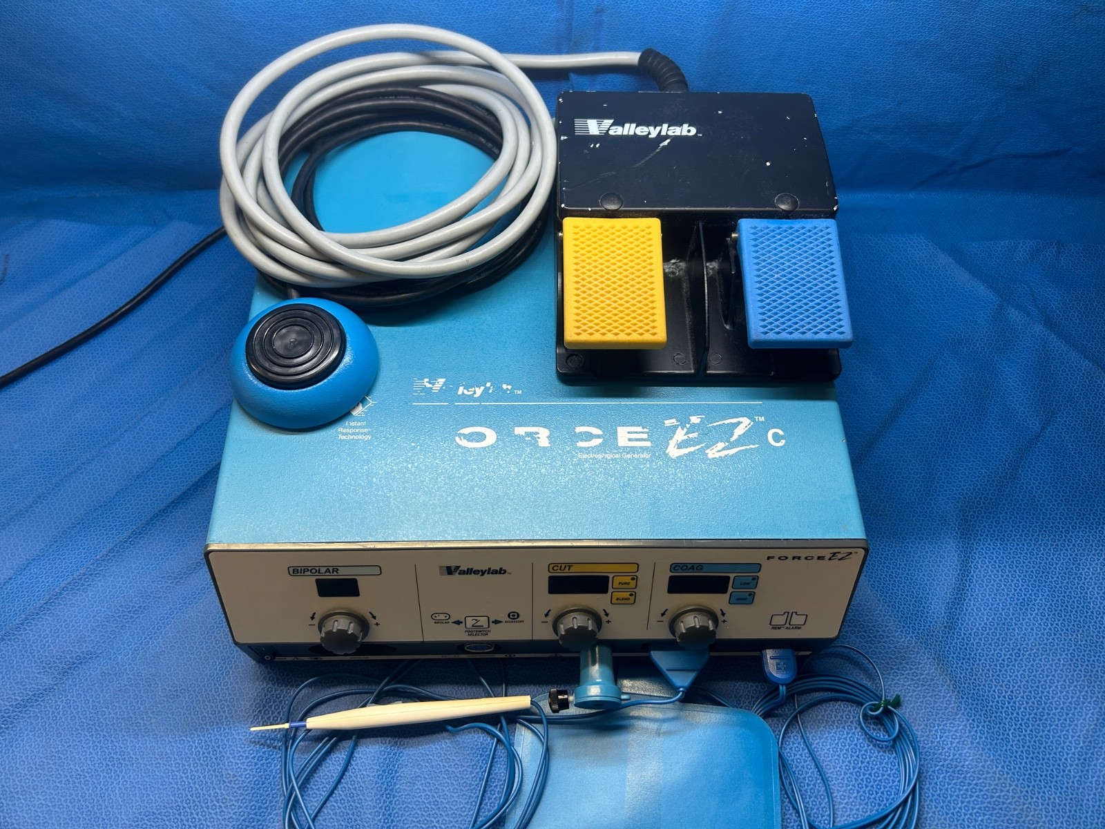 Valleylab Force EZ-C Electrosurgical Unit with Mono&Bipolar Footswitch / Pencil