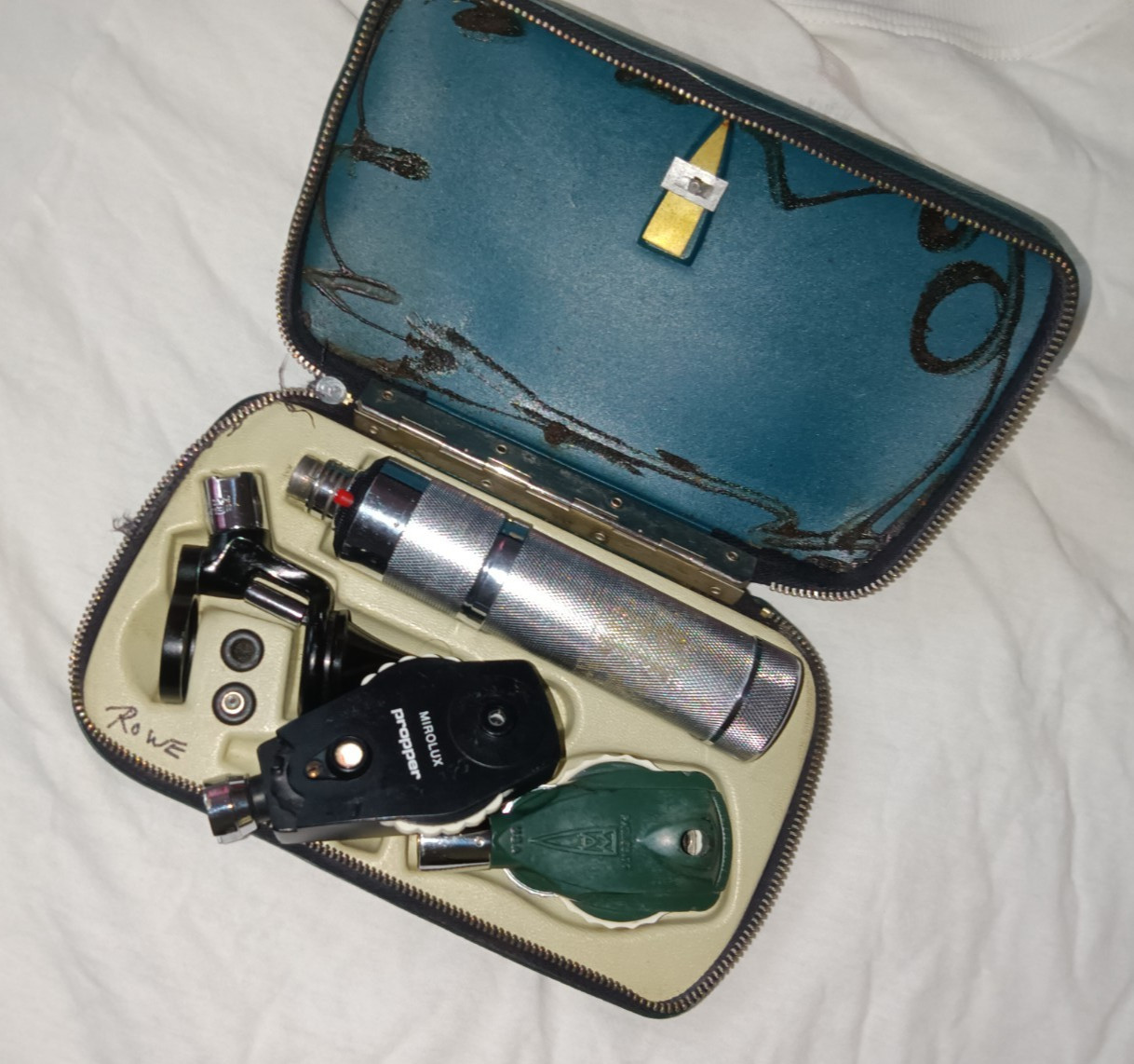 Welch Allyn Otoscope With Plug in Handle – UNTESTED-UNKNOWN WORKING CONDITIONS