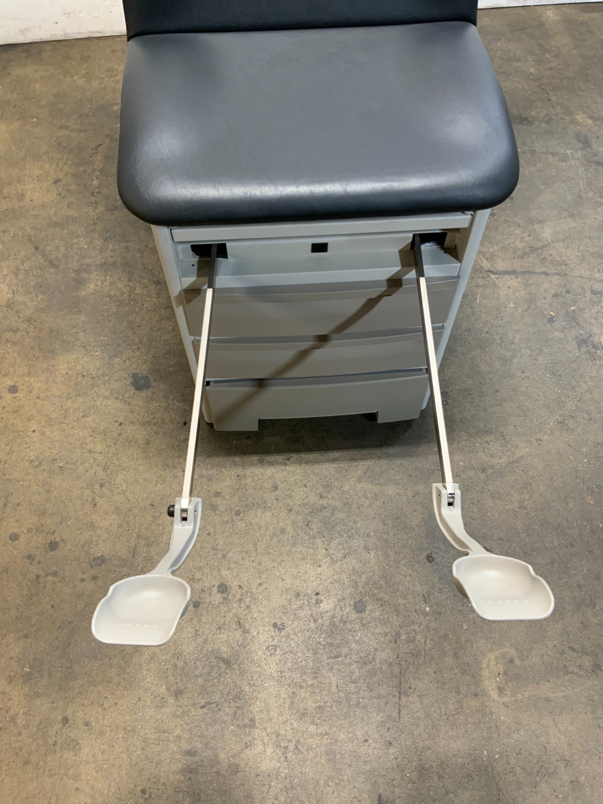 Brewer Company Examine Table Stool 5000 Medical Adjustable Access Doctors Office