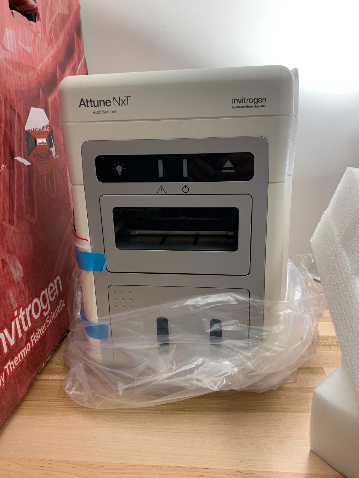 Invitrogen Attune Autosampler NxT Gen for Attune NxT Flow Cytometer Open Box 118