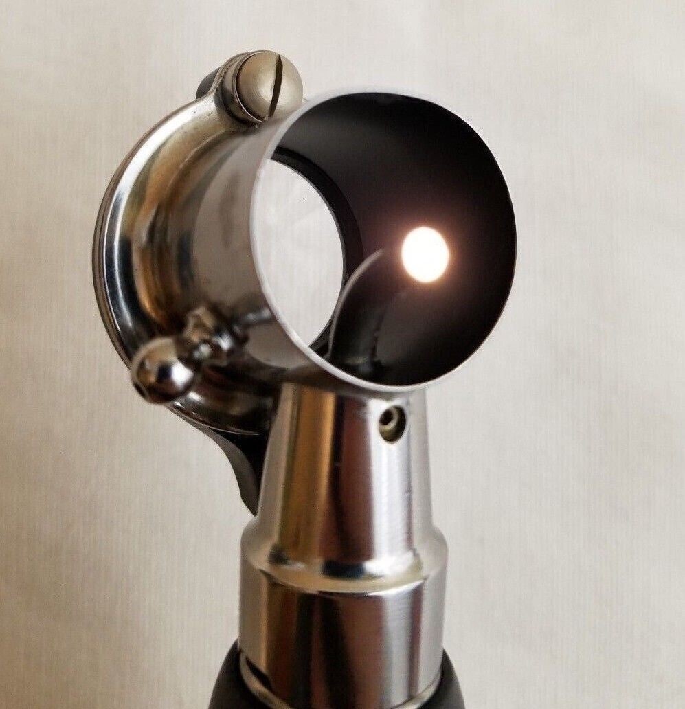 Welch Allyn Pneumatic Otoscope Set w/ Rechargeable Plug-In Handle – collectible
