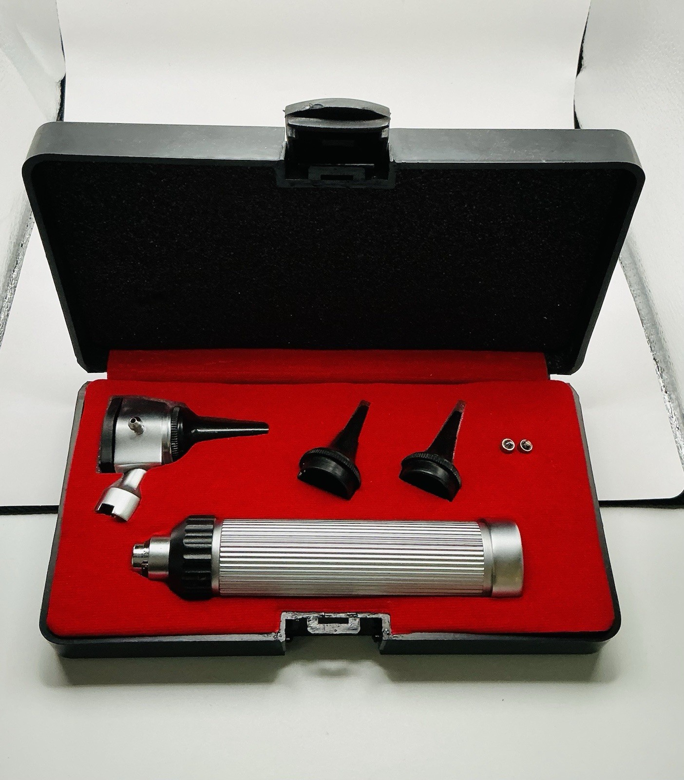 New Otoscope Set ENT Medical And Veterinary Diagnostic Instruments