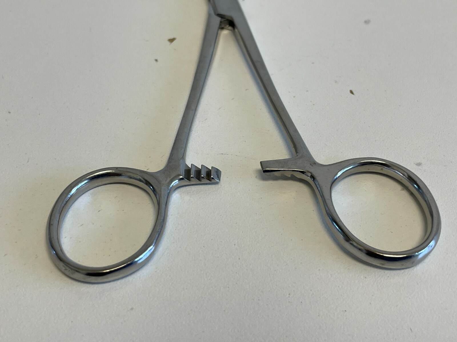 AA7: Lot of 13 Surgical Unbranded Instruments – See pics