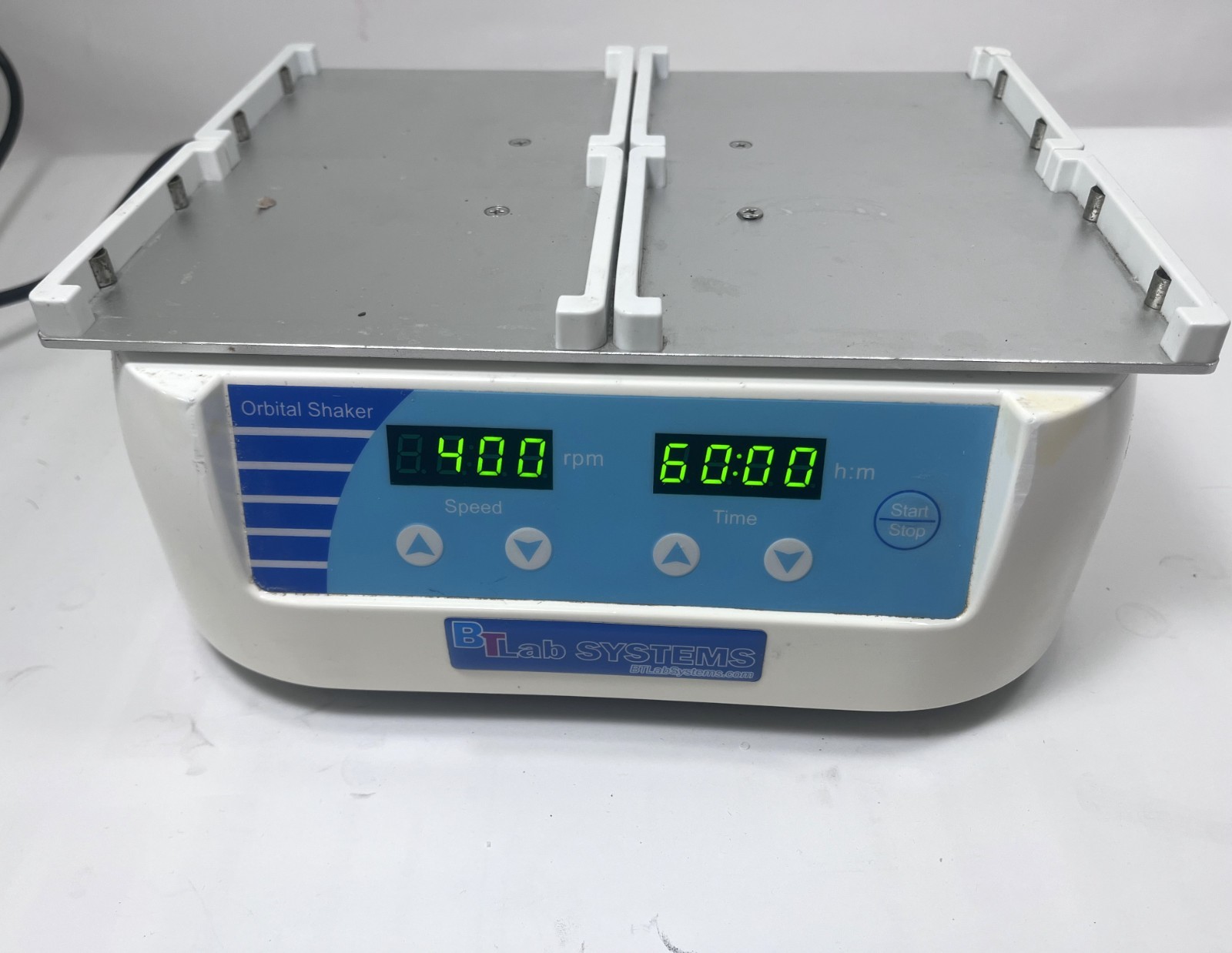BT Lab Systems Digital Orbital Shaker MU-E30-1011 Microplate Holder Lab Mixing