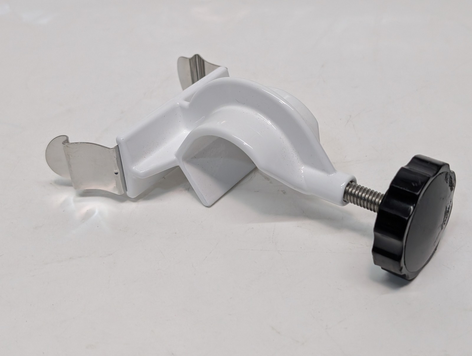 Edwards Lifesciences DTSC table clamp mounting bracket accessory as shown