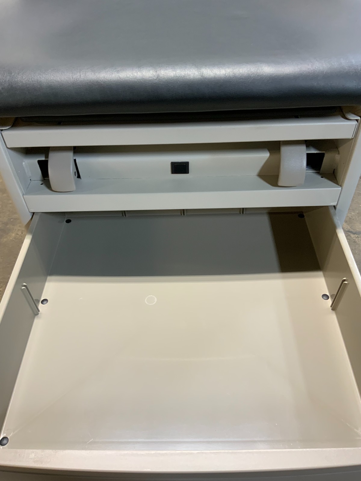 Brewer Company Examine Table Stool 5000 Medical Adjustable Access Doctors Office