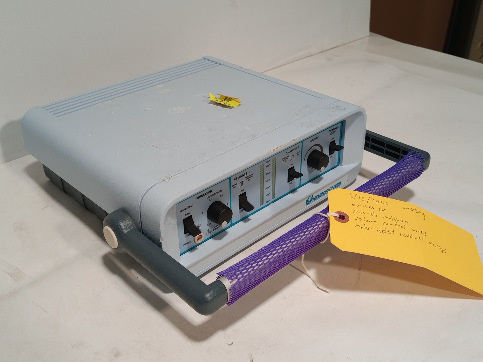 NeuroSign 100 REF 9883-01 intraoperative nerve monitor stimulator as shown