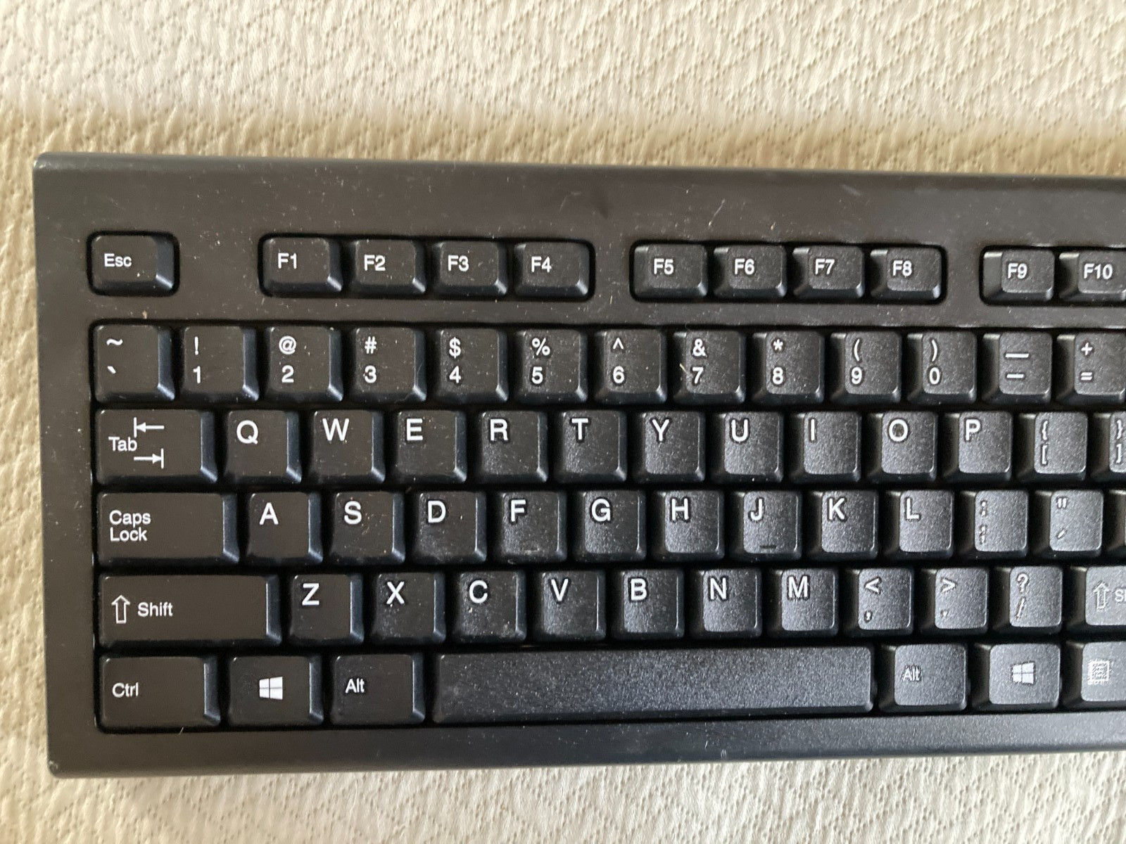 HP Keyboard PN: 697737-001 Pre-owned, Good condition used very little