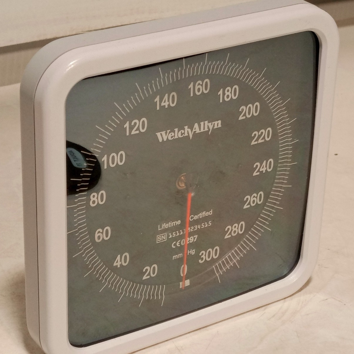 Welch Allyn 7670-01S Aneroid Sphygmomanometer With Adult 11 Arm Cuff