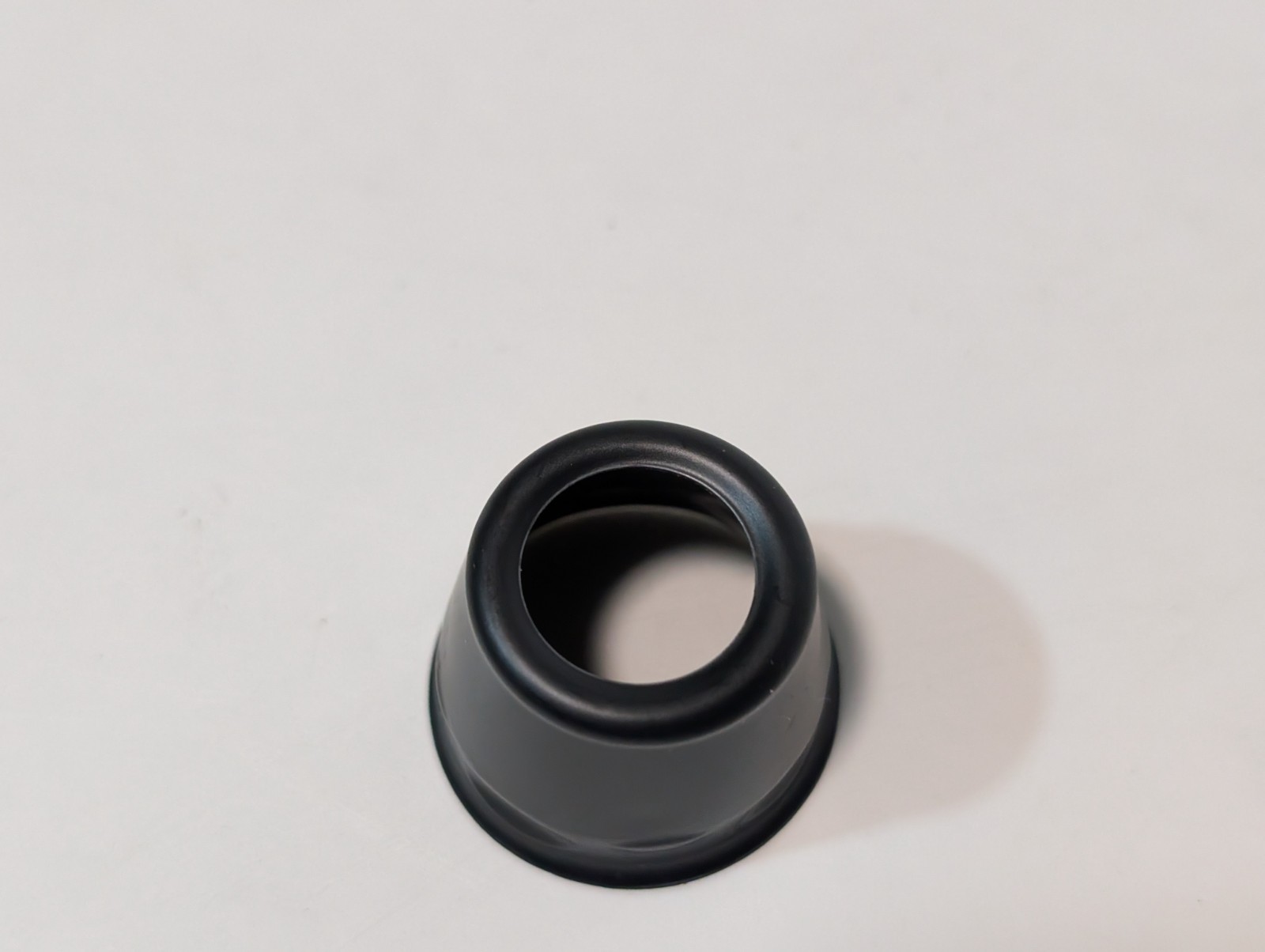 Lot of 64: Unbranded plastic disposable eyecups for microscope eyepiece, black