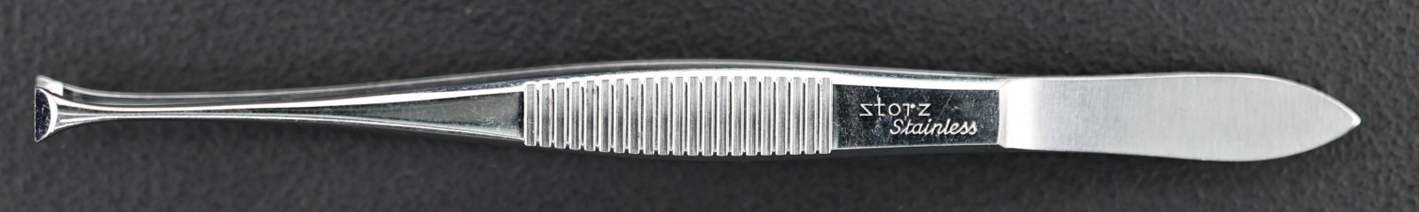 Storz E1562 Graefe Fixation Forceps, Wide 4.5mm 6×6 Teeth Jaws, 108mm (4.3″)