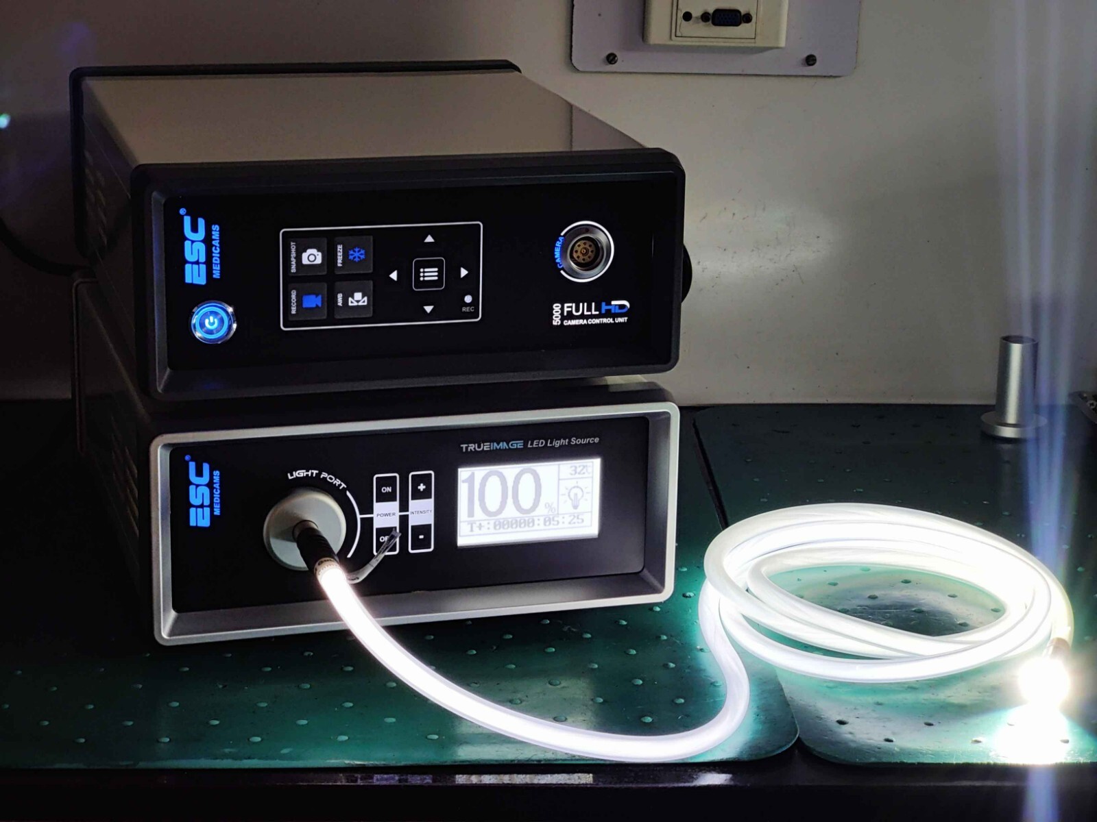 Endoscopy Cold LED Light Source Medical 120W with Storz Type Fiber Optic Cable